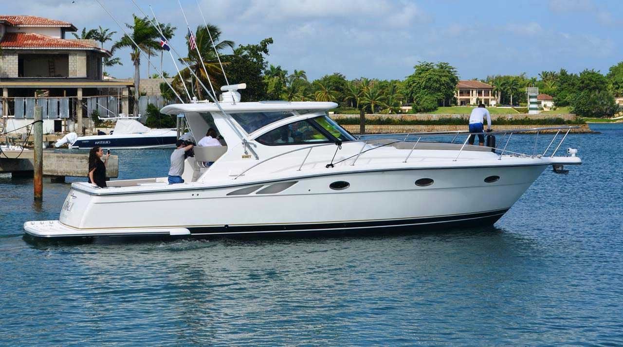 Tiara 38 3