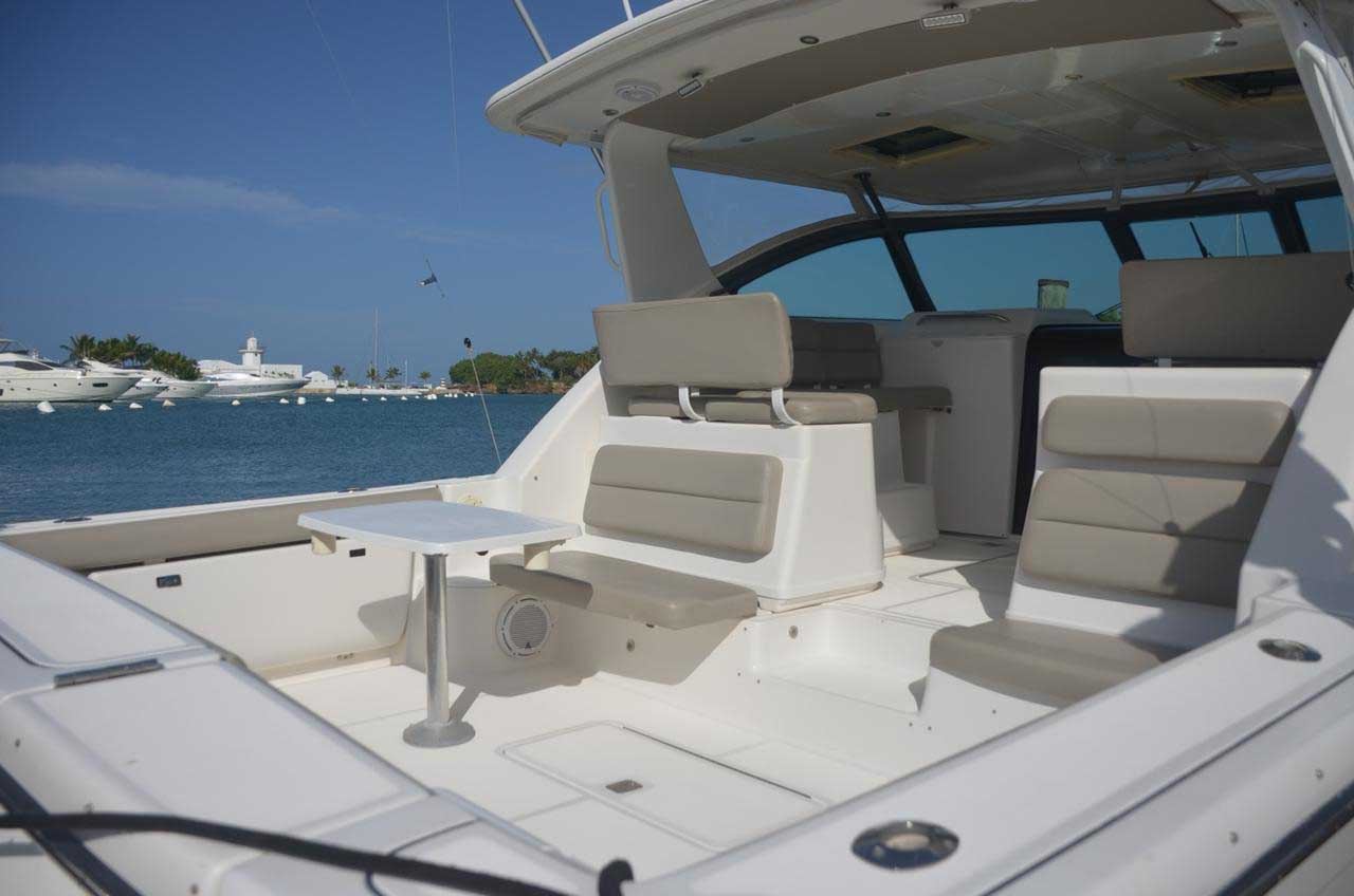 Tiara 38 5
