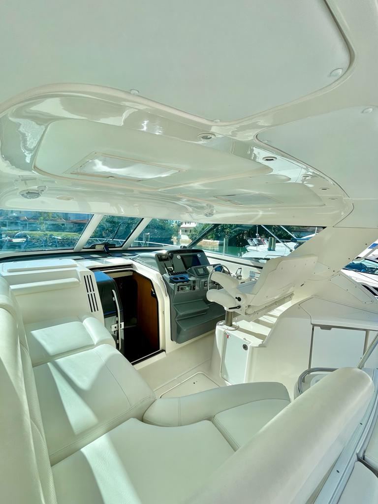 Tiara 50 5